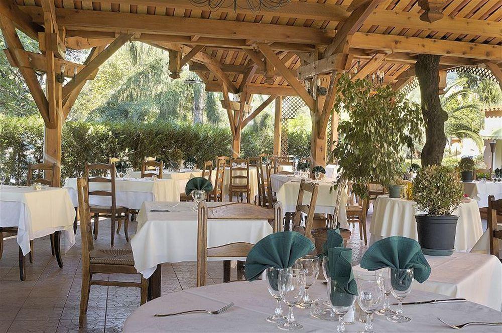 Lou Castelet Hotel Carros